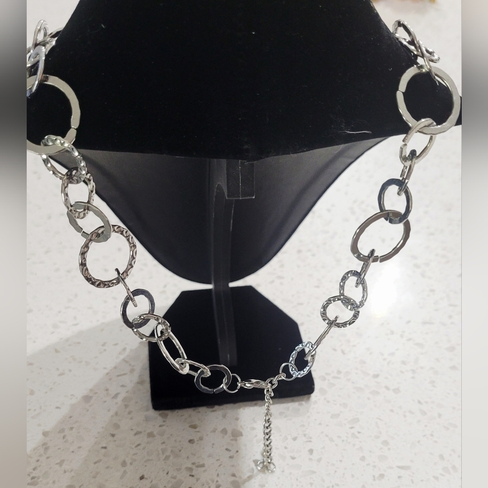 ✨ Turquoise Colored Beaded Necklace with Silver Chain & Pendant ✨ - Picture 2 of 5